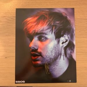 POSTER SIGNED BY MICHAEL CLIFFORD FROM 5SOS